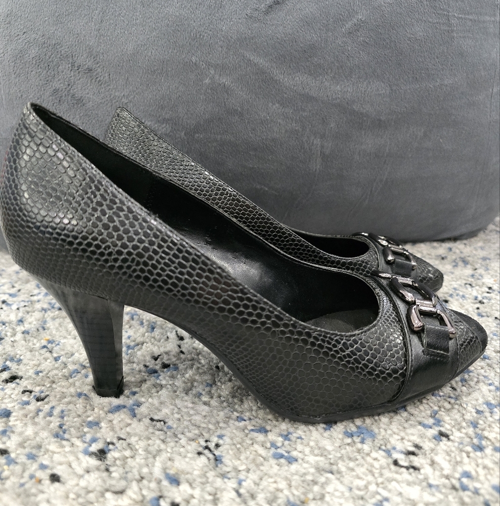 AEROSOLES Black Classic Heels with Textured Design